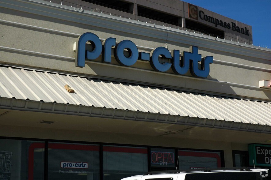 More Photos Of 6103-6123 Greenville Ave, Dallas Storefront For Lease