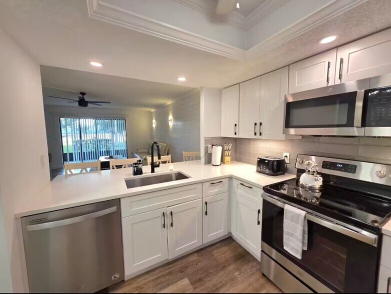 More Photos Of 3700 BENEVA Rd, Sarasota Apartments For Sale