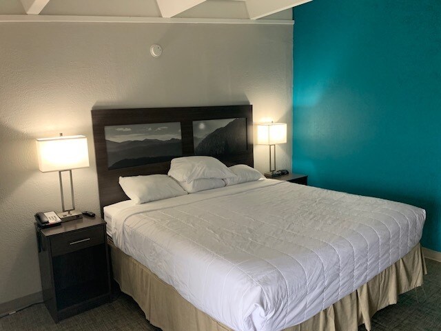 More Photos Of 2021 E Spring St, Cookeville Hotel For Sale