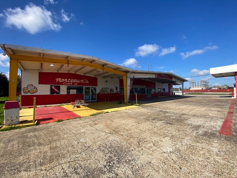 More Photos Of 6050 39th St, Groves Storefront Retail Office For Sale