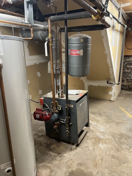 More Photos Of 205 Retreat Ave, Hartford Office Residential For Sale