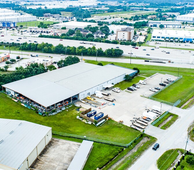 More Photos Of 11300 Windfern Rd, Houston Warehouse For Lease