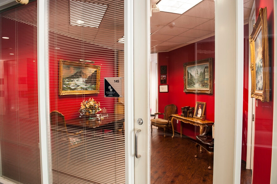 More Photos Of 15425 N I-45, Houston Office For Sale