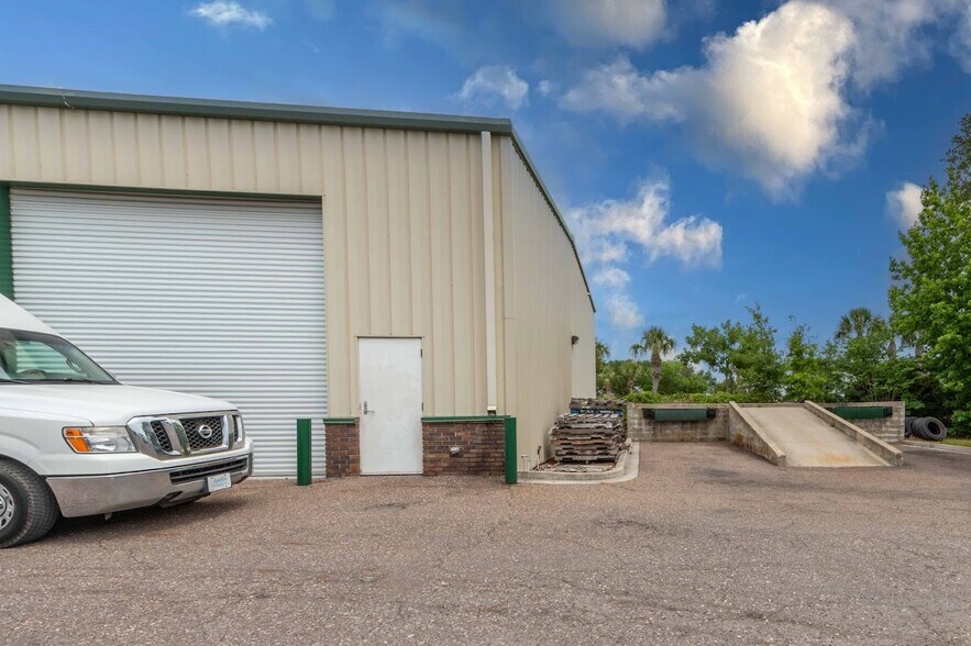 More Photos Of 3001 Faye Rd, Jacksonville Warehouse For Lease