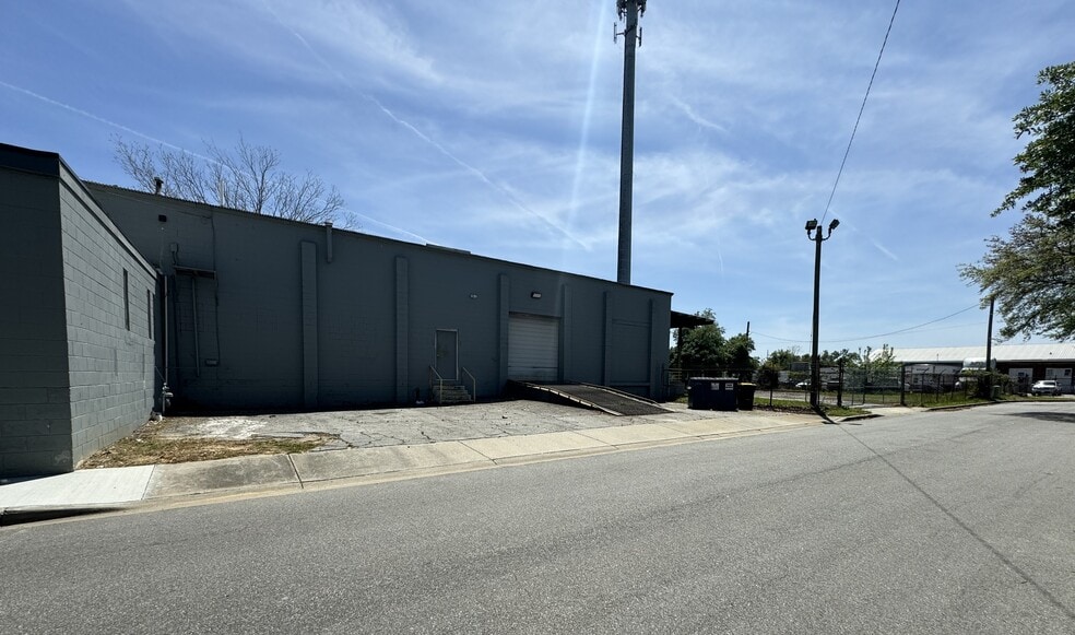 More Photos Of 2511 W Bay St, Savannah Service For Lease