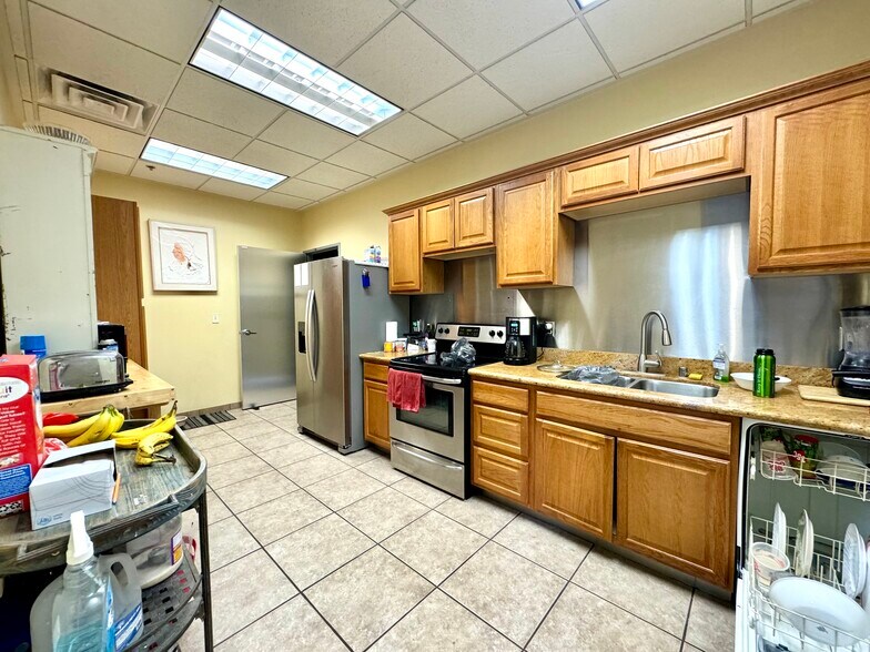 More Photos Of 5960 Topaz St, Las Vegas Light Distribution For Sale