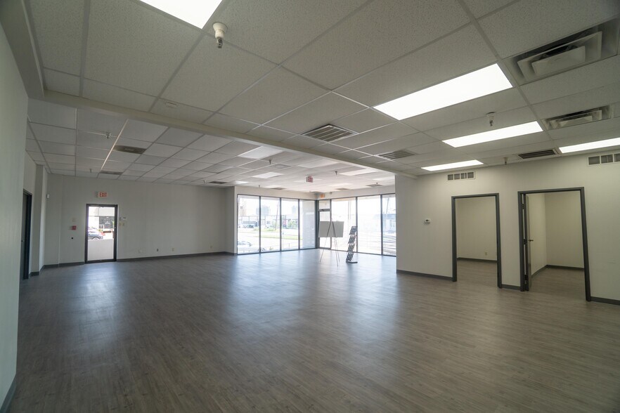 More Photos Of 601-611 W Mockingbird Ln, Dallas Distribution For Lease