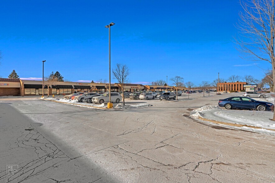 More Photos Of 4204-4244 N Arlington Heights Rd, Arlington Heights General Retail For Sale