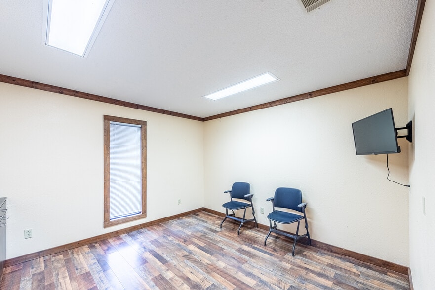 More Photos Of 706 W Barnard St, Glennville Medical For Sale