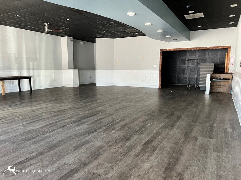 More Photos Of 923-995 Maple St, Carrollton General Retail For Lease