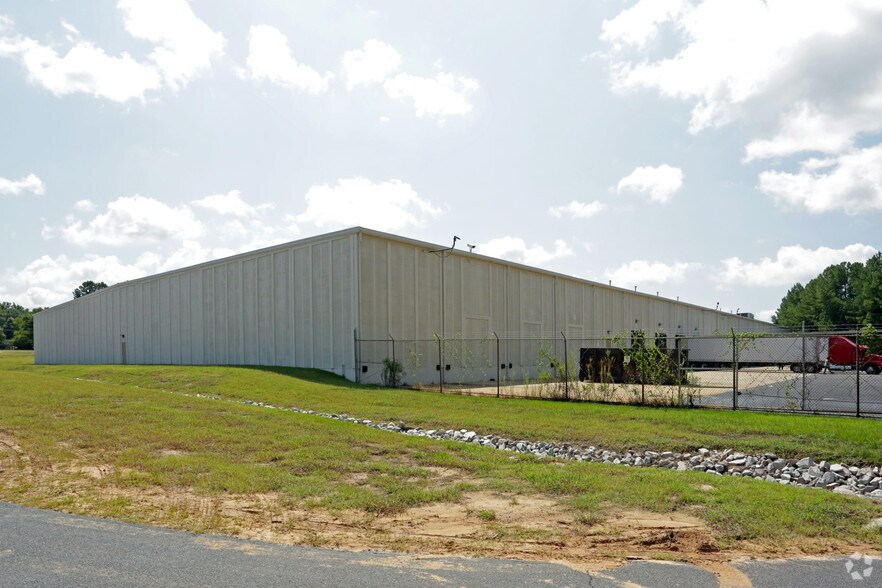 More Photos Of 2710 Weck Dr, Durham Warehouse For Lease