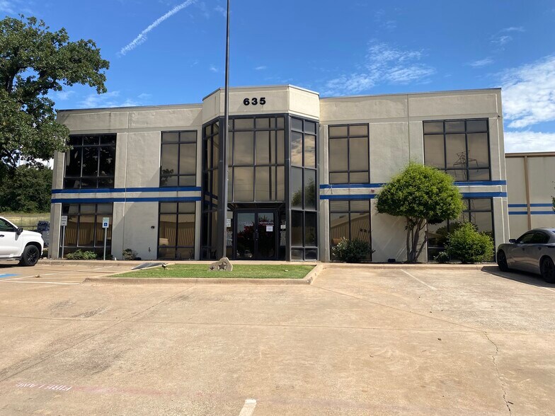 More Photos Of 695 Tower Dr, Kennedale Distribution For Lease