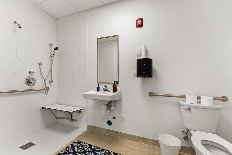 More Photos Of 2000 N Federal Hwy, Delray Beach General Retail For Lease