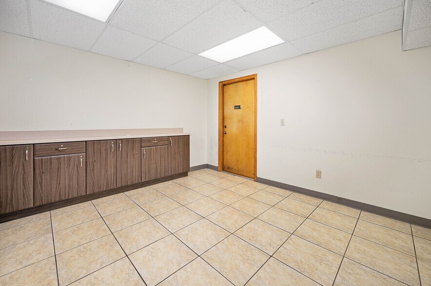 More Photos Of 3 Sunshine Blvd, Ormond Beach Manufacturing For Lease