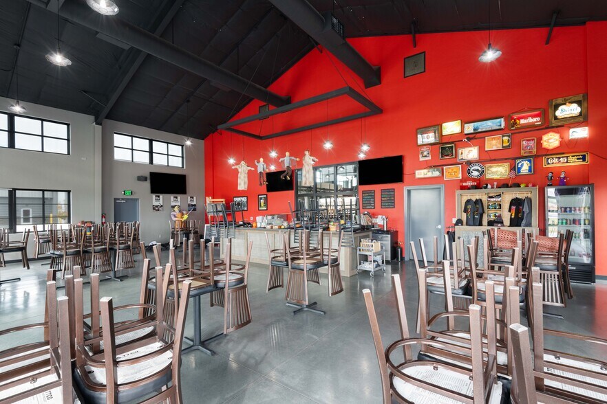 More Photos Of 2470 Henderson Loop, Richland Bar For Sale