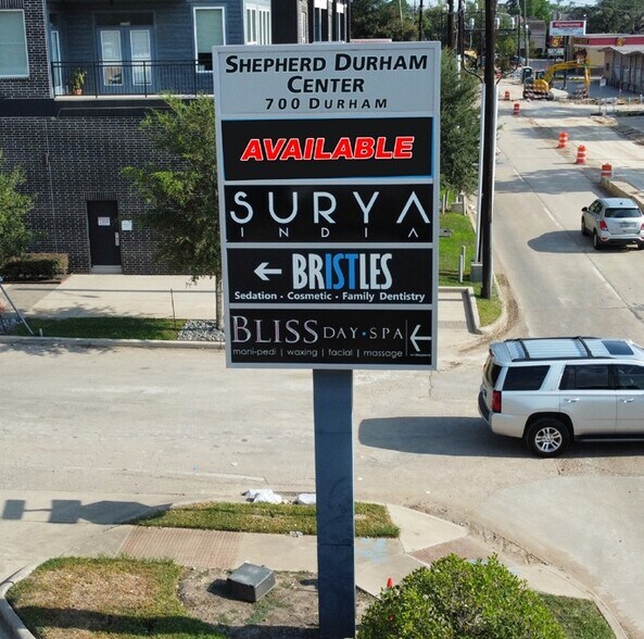 More Photos Of 700 Durham Dr, Houston Storefront For Lease