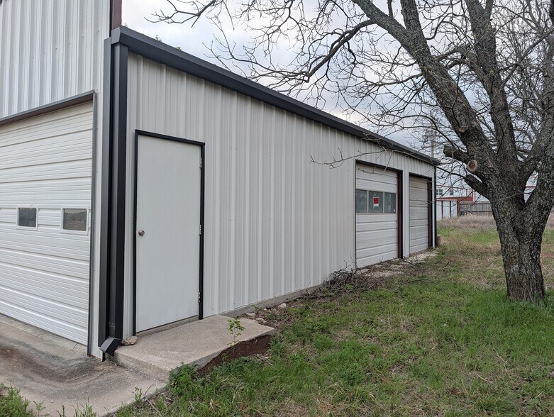 More Photos Of 18243 N Highway 6, Valley Mills Industrial For Sale