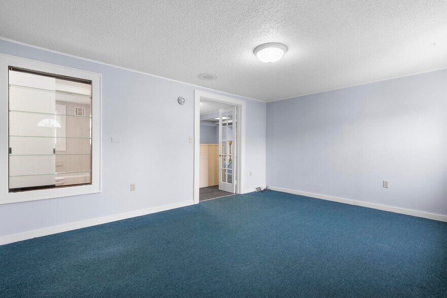 More Photos Of 128 Saltonstall Pky, East Haven Medical For Sale