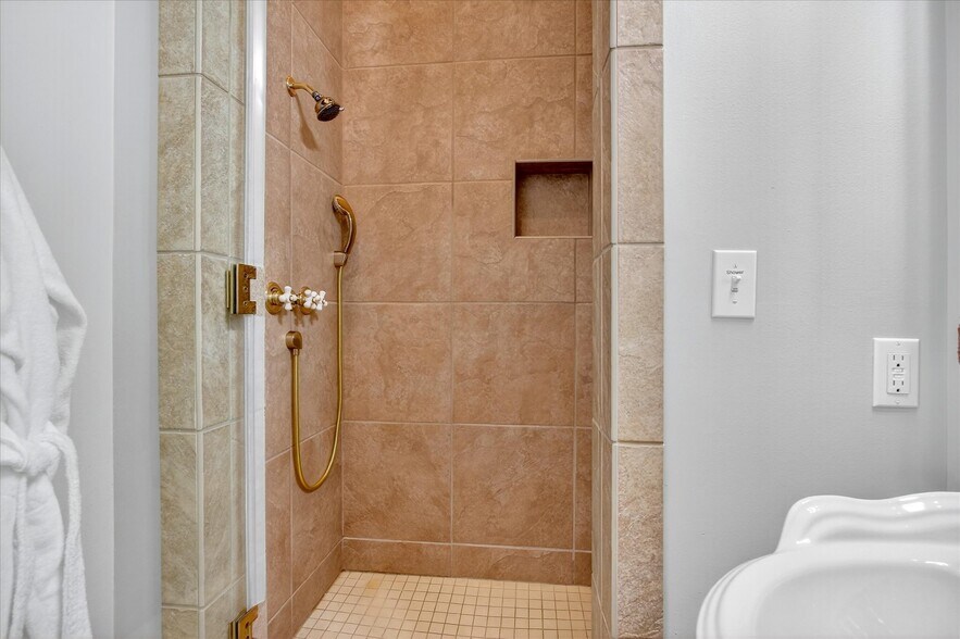 More Photos Of 1611 Glenn Swetman St, Biloxi Specialty For Sale