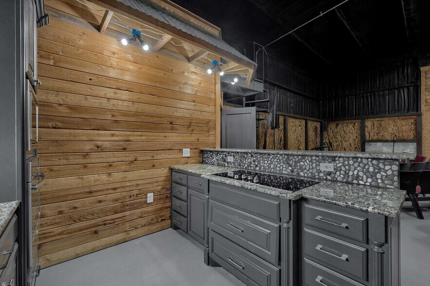 More Photos Of 9517 Collinsville fwy, Collinsville Industrial For Sale