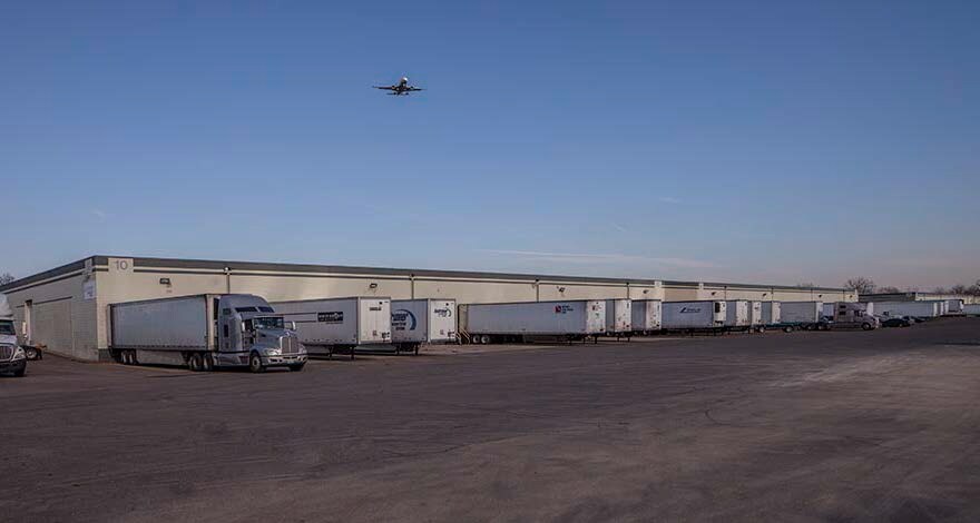 More Photos Of 29031-29045 Airport Dr, Romulus Unknown For Lease