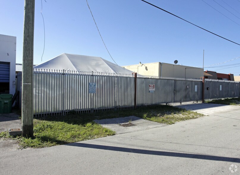 More Photos Of 3636 NW 48th Ter, Miami Manufacturing For Lease