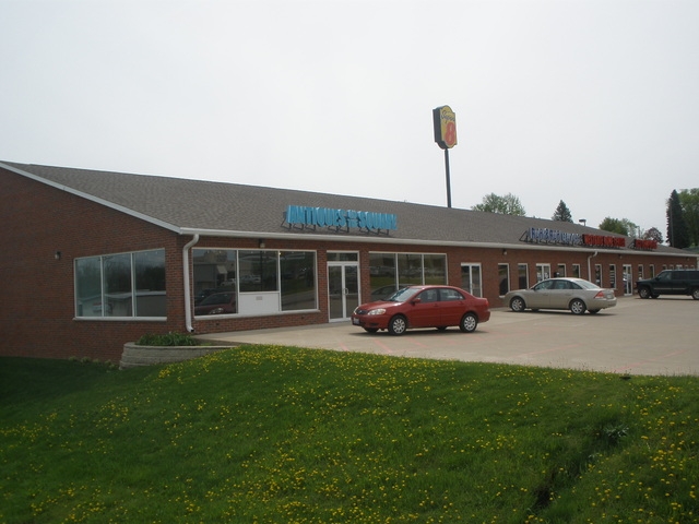 Primary Photo Of 101 Westgate Dr, Maquoketa Storefront Retail Office For Sale