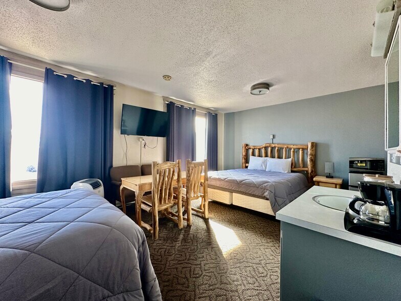 More Photos Of 925 1st Ave, Monte Vista Hotel For Sale