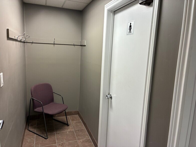 More Photos Of 179 King St E, Oshawa Office For Lease