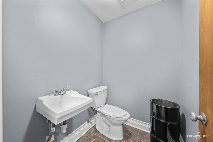 More Photos Of 164-166 N Gilbert St, South Elgin Freestanding For Lease