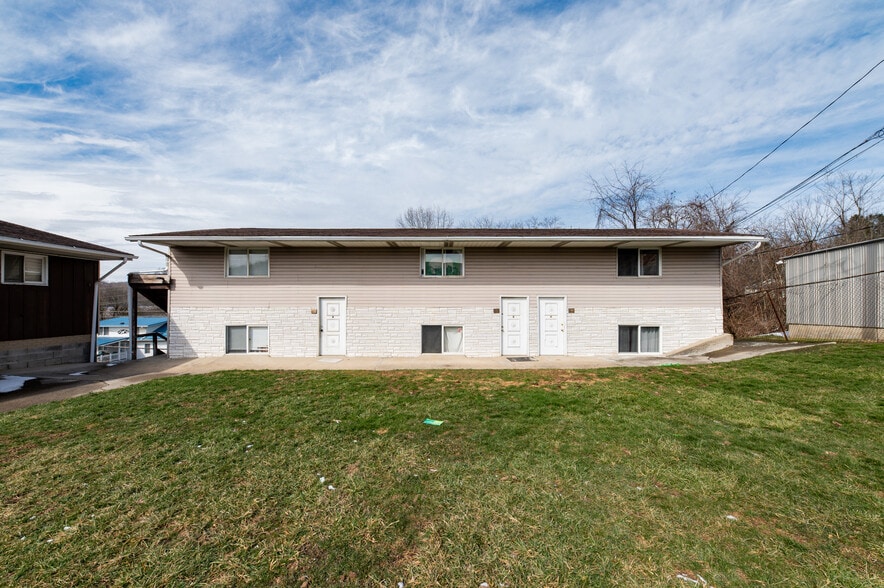 More Photos Of 18 Powers Ct, Westover Apartments For Sale