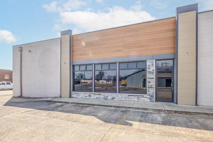 Primary Photo Of 303 N 13th St, Paducah Light Distribution For Sale