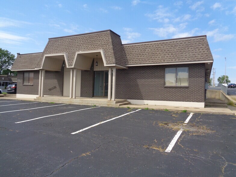 More Photos Of 3903-3913 S Lynn Ct, Independence Office For Sale
