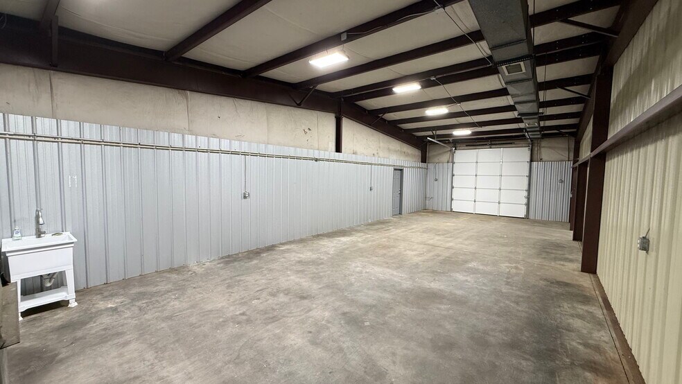 More Photos Of 4384 S Church Street Ext, Roebuck Flex For Lease