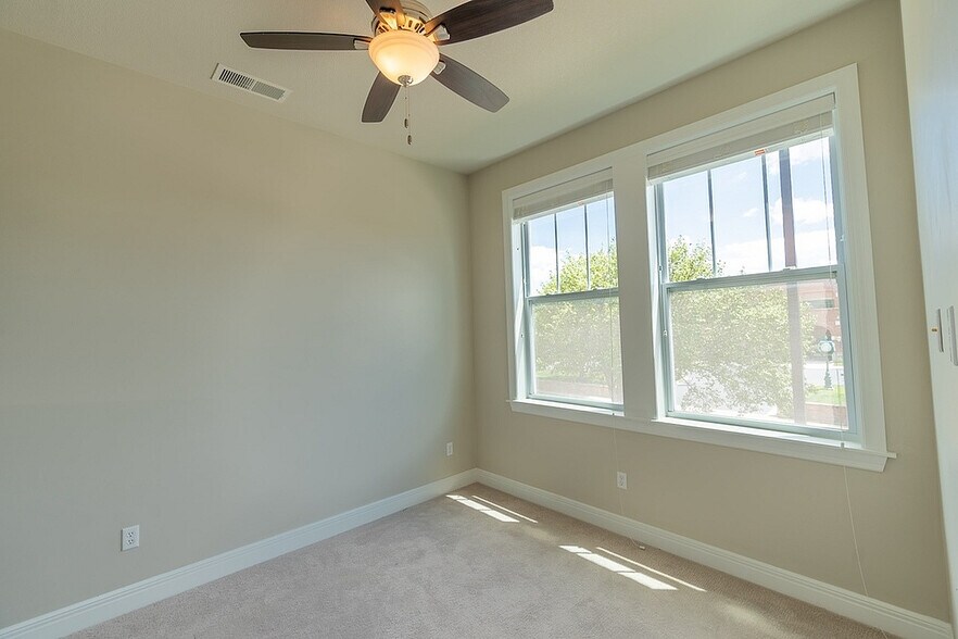 More Photos Of 2005 W Chesterfield Blvd, Springfield Apartments For Lease