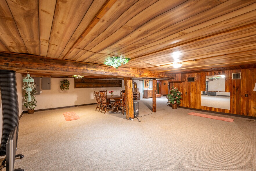 More Photos Of 608 N Chestnut St, Derry Restaurant For Sale