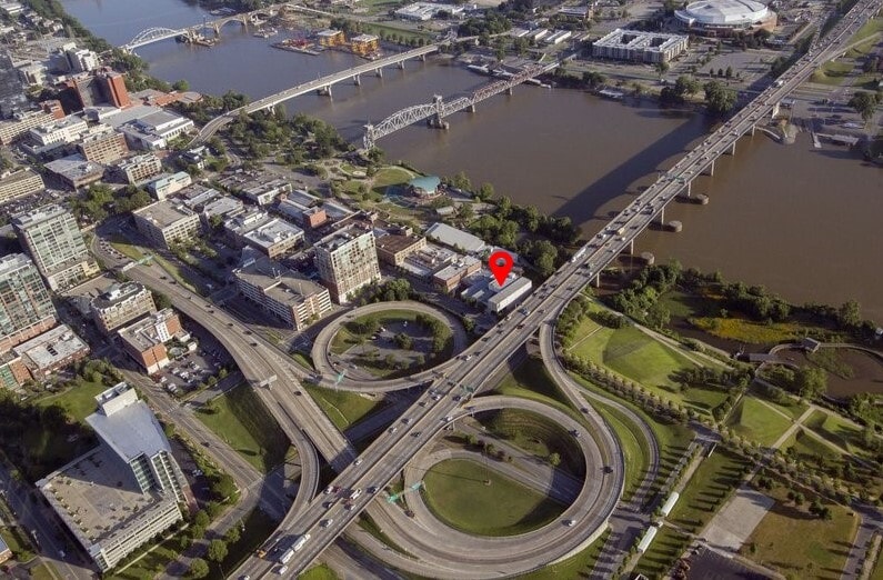 More Photos Of 620 President Clinton Ave, Little Rock Light Distribution For Sale