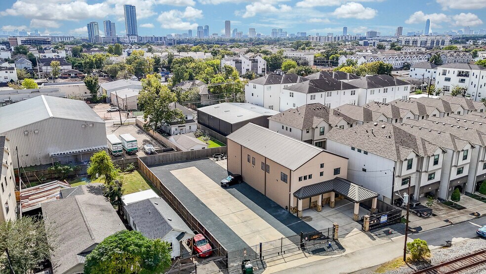 More Photos Of 4119 Allen St, Houston Office For Sale