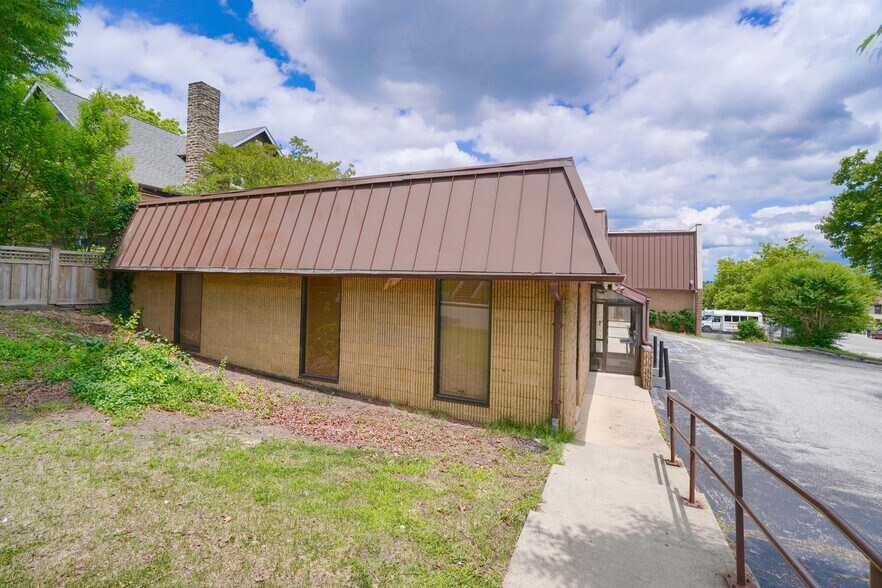 More Photos Of 6200 Harford Rd, Baltimore Storefront Retail Office For Sale