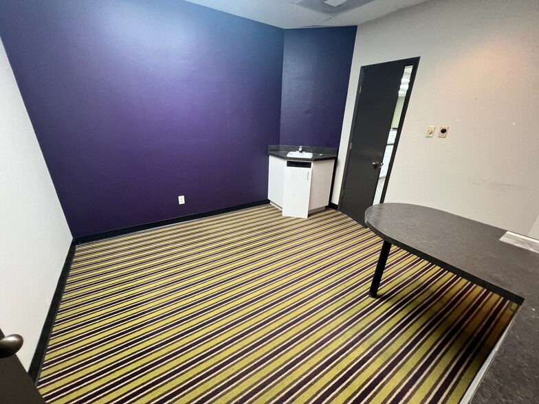 More Photos Of 5201 S Cooper St, Arlington Storefront Retail Office For Lease