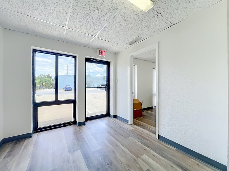 More Photos Of 180 S County Road 427, Longwood General Retail For Lease