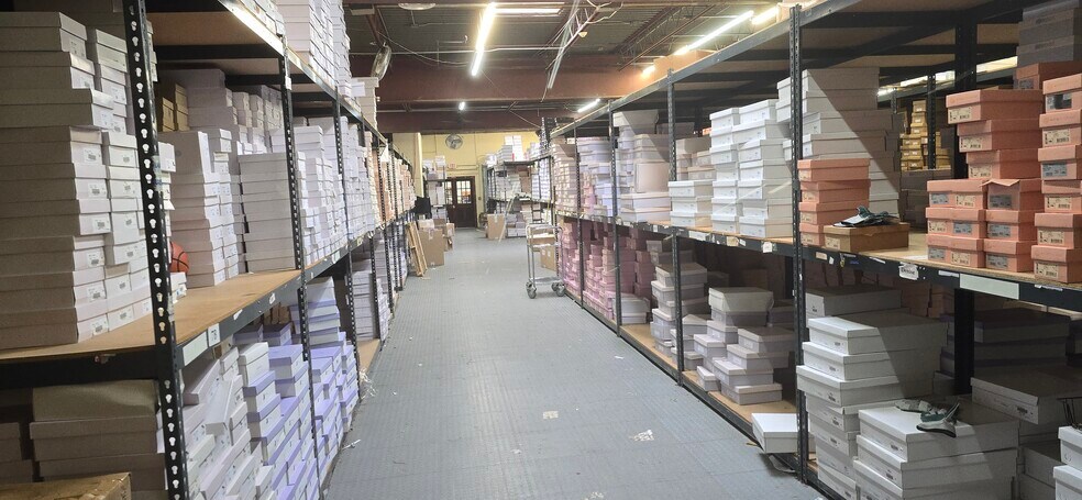 More Photos Of 520 E 3rd St, Mount Vernon Distribution For Lease