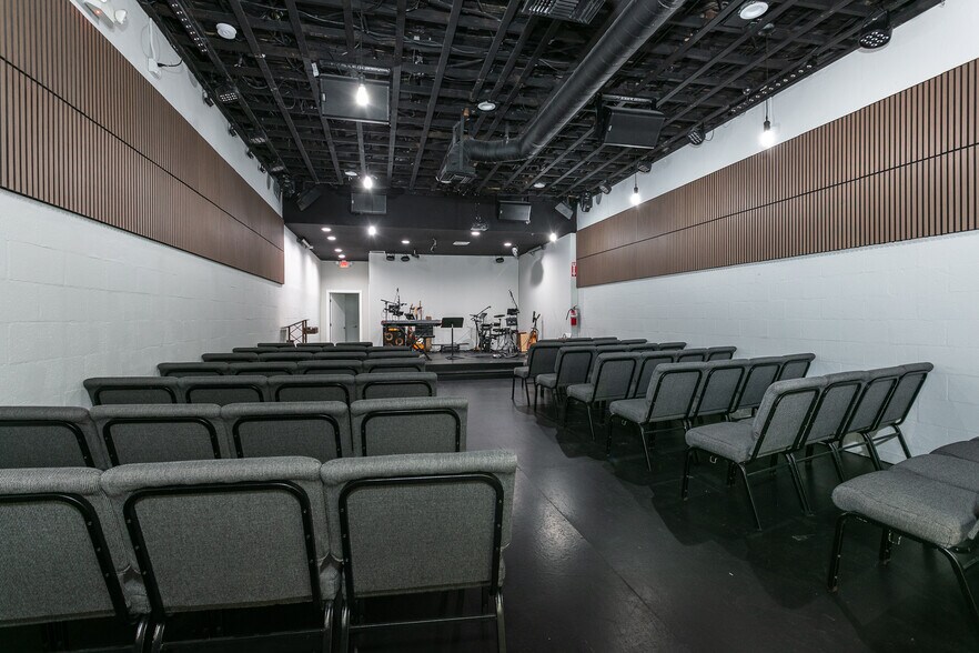 More Photos Of 605 Azusa, Azusa Storefront Retail Office For Sale