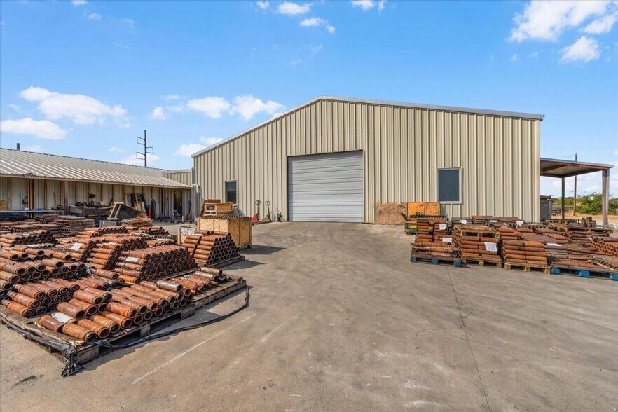 More Photos Of 3206 W Us Highway 377, Granbury Flex For Sale