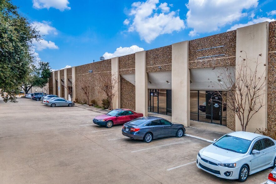 More Photos Of 2202 113th St, Grand Prairie Distribution For Lease