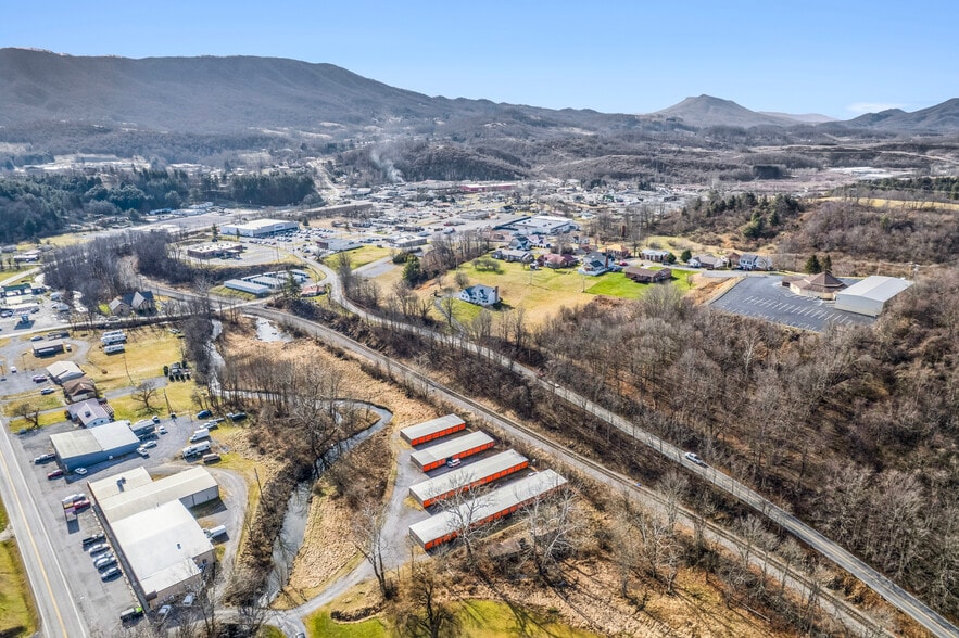 More Photos Of 129 Goldwing Dr, North Tazewell Self Storage For Sale