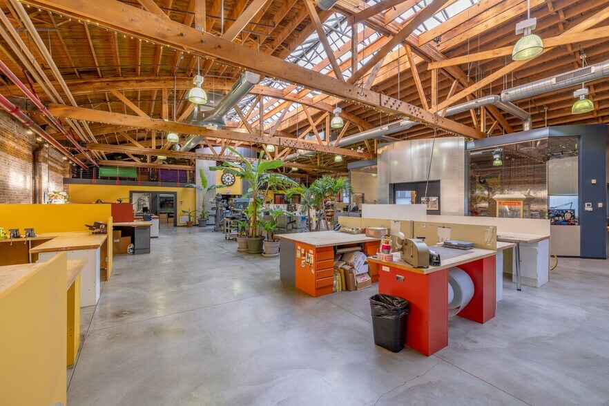 More Photos Of 21 S Racine Ave, Chicago Warehouse For Lease