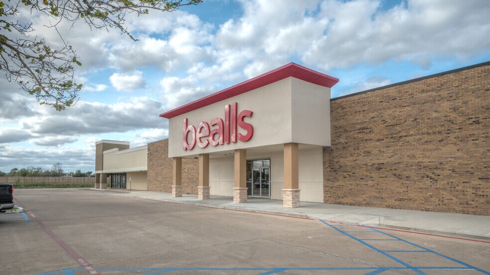 More Photos Of 4000 7th St, Bay City Unknown For Lease