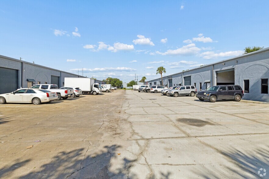 More Photos Of 11999 N 49th St, Clearwater Warehouse For Lease
