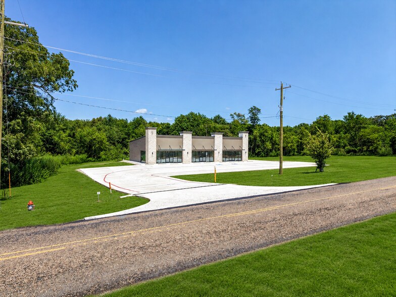 More Photos Of 410 Interstate 30 Frontage Rd., Mount Vernon General Retail For Lease